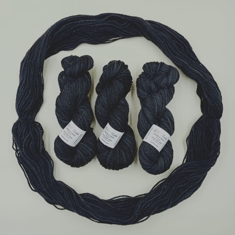 hilo lana natural teñido manualmente